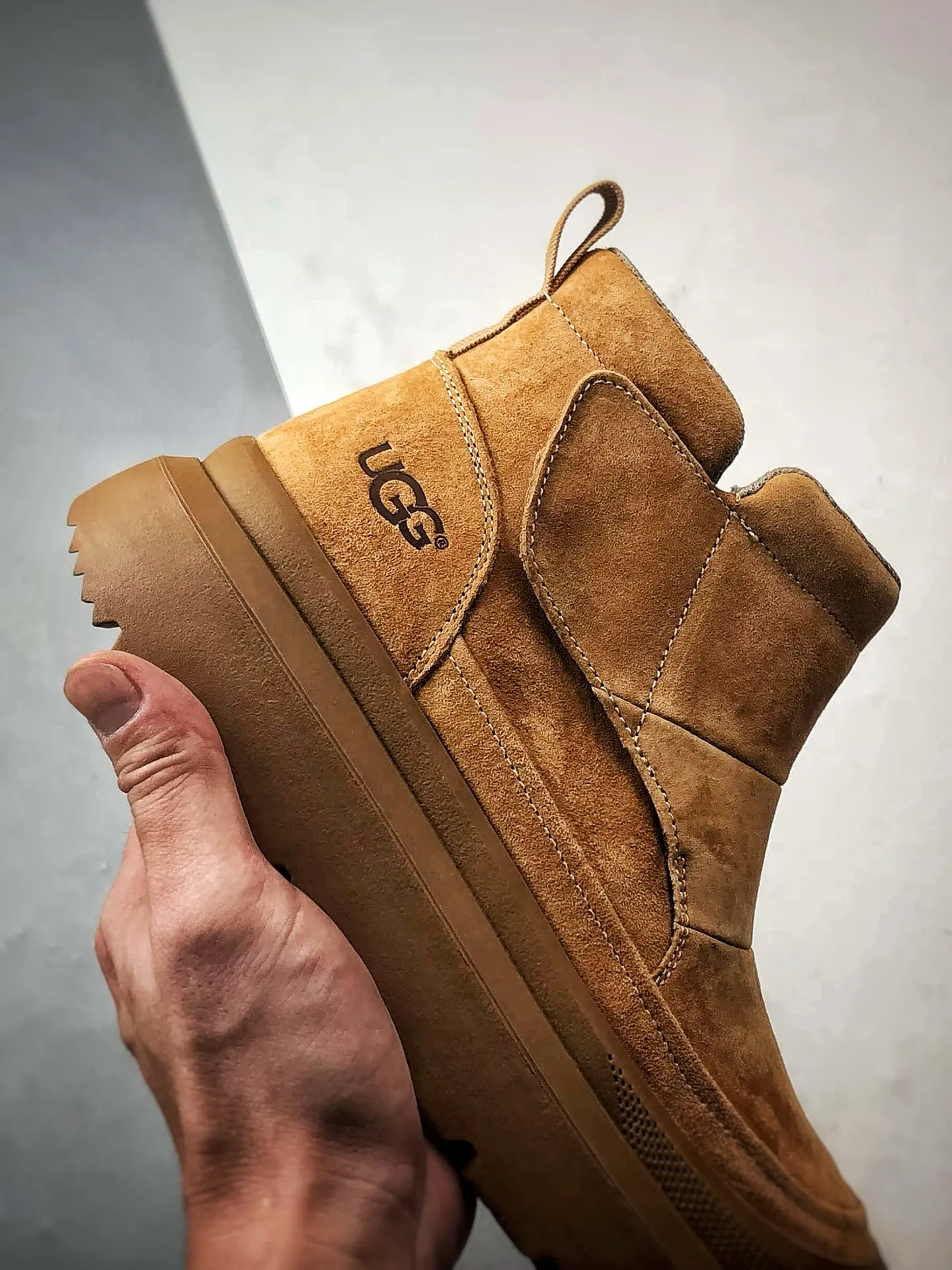 💰560 UGG Tasman Weather Hybrid Tasman hybrid series 2025ss autumn and winter new products Men's high-top thick-soled lightweight casual Martin boots #Purchasing only for quality The fabric is made of imported first-layer cowhide material External high-elastic Modern External non-slip rubber plastic foam ultra-light outsole Side zipper + Velcro design Very easy to put on and take off Made of TPU molded leather upper material #EVA light wing outsole, non-slip, wear-resistant and good elasticity Size: 39 40 41 42 43 44 (leather shoe size)